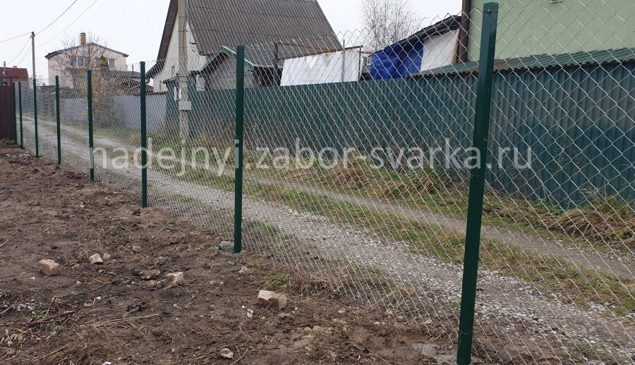 Забор из сетки рабица или сварные сетка рабица