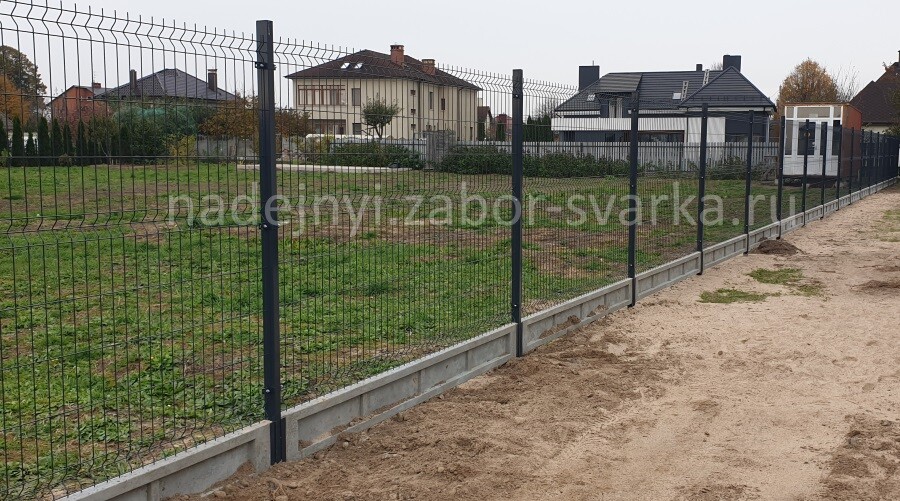 Забор из 3д сетки 3д сетка бетонными блоками